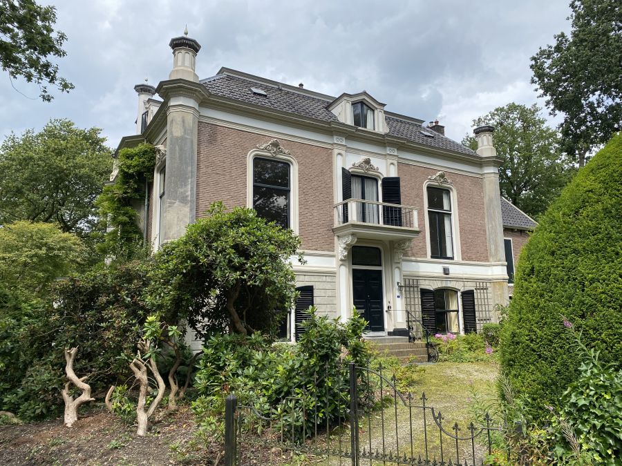 Vorstelijk uitzicht vanuit Villa Jacoba